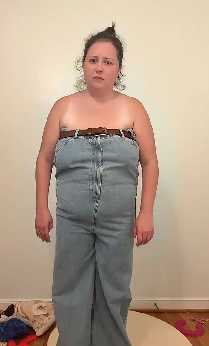 12M People Are Losing It Over This Woman’s Demonstration Of Ridiculous Denim Jumpsuit 12M People Are Losing It Over This Woman’s Demonstration Of Ridiculous Denim Jumpsuit