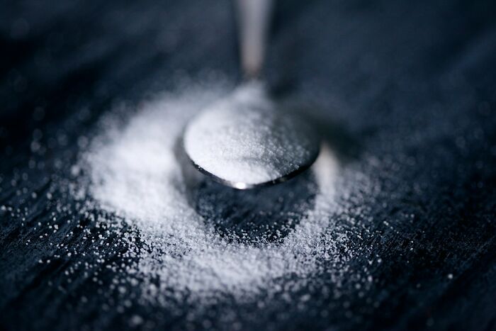 A spoon filled with sugar, illustrating interesting and cool scientific facts about everyday substances.