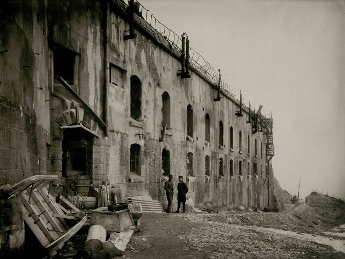 46 Unsolved Mysteries From WWII To Send You Down The Rabbit Hole