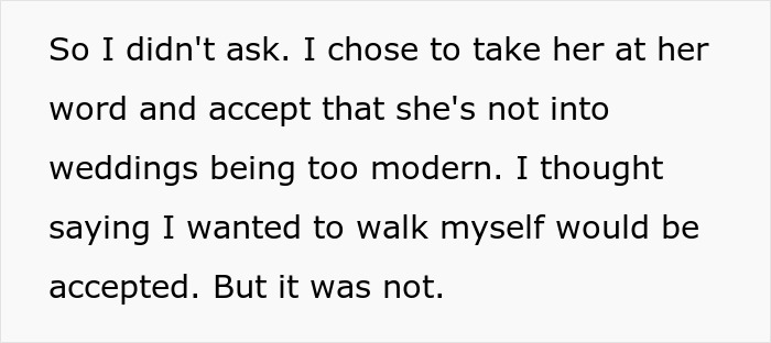A screenshot of text about a bride choosing to walk herself down the aisle.