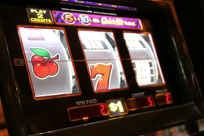 77 Casino Employees And Regulars Reveal The Wildest Things They’ve Witnessed