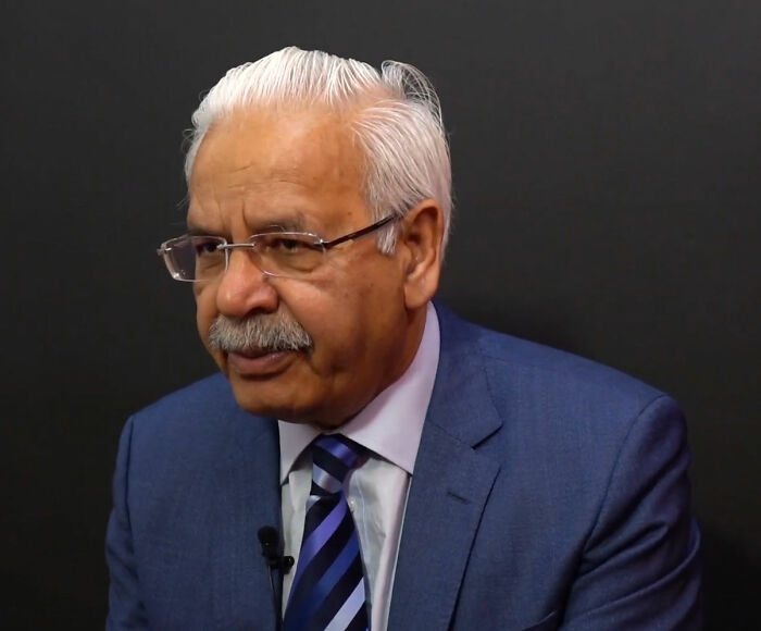 Politician in a suit, related to the livestreamed meeting background scandal. Politician in a suit, related to the livestreamed meeting background scandal.