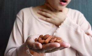 Woman's Boyfriend Keeps Forgetting About Her Allergy, She Starts Wondering How Many Reminders He Needs