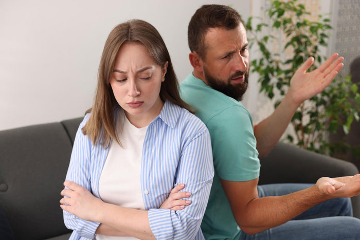 Woman Loses Rose-Tinted Glasses For BF After He Mocks Her Leg Hair Due To His Friends' Comments Woman Loses Rose-Tinted Glasses For BF After He Mocks Her Leg Hair Due To His Friends' Comments