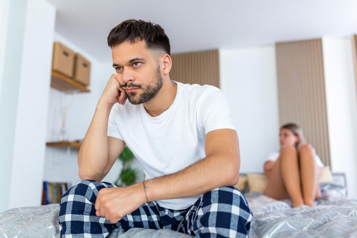 Woman Loses Rose-Tinted Glasses For BF After He Mocks Her Leg Hair Due To His Friends' Comments Woman Loses Rose-Tinted Glasses For BF After He Mocks Her Leg Hair Due To His Friends' Comments