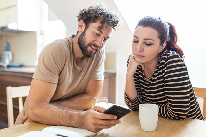 Woman Loses Rose-Tinted Glasses For BF After He Mocks Her Leg Hair Due To His Friends' Comments Woman Loses Rose-Tinted Glasses For BF After He Mocks Her Leg Hair Due To His Friends' Comments