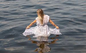Bride’s Trash-The-Dress Shoot Takes A Horrifying Turn After She Enters A River And Drowns