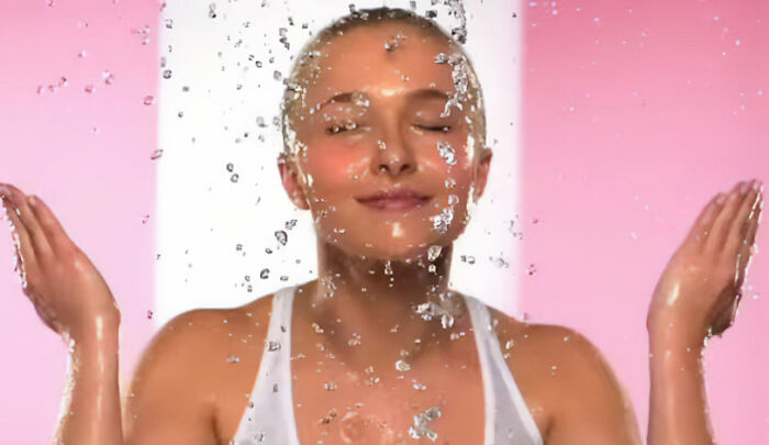 Hayden Panettiere with water splashing on her face, promoting Neutrogena's stock.