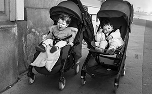 39 Perfectly Timed Street Photos By Gaspard Claude That Reveal Unseen Side Of Paris