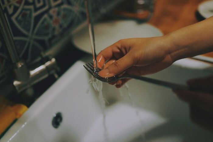 56 Bizarre Things Guests Found In Other People’s Homes That They Could Never Unsee