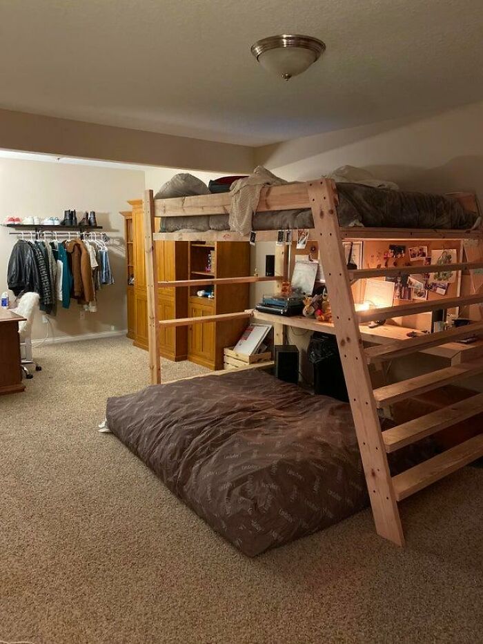Male living spaces: A loft bed with a desk underneath and a floor mattress, offering inspiration for living.