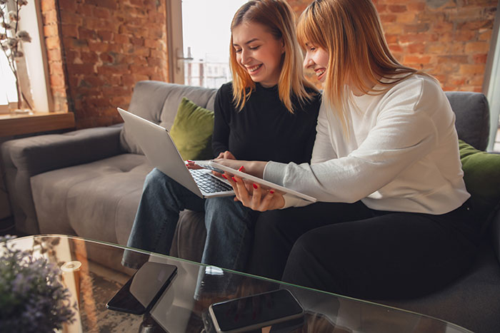 Woman Thinks She’s Found A Bestie At Work, Her Wedding Invite List Reveals She’s Just A Coworker Woman Thinks She’s Found A Bestie At Work, Her Wedding Invite List Reveals She’s Just A Coworker