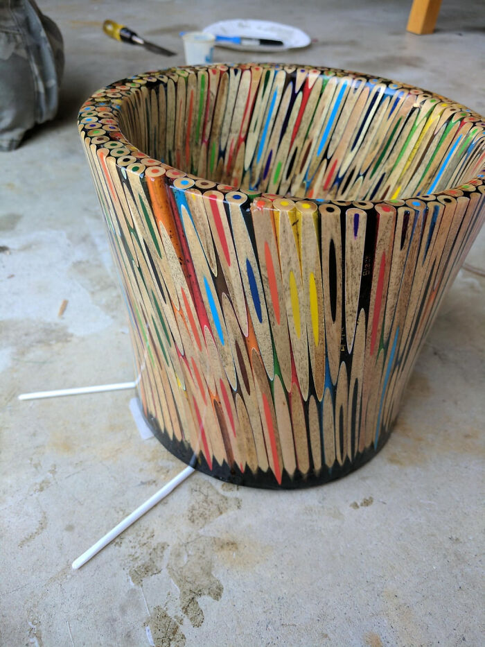 A unique pencil holder crafted from colored pencils, a creative and budget-friendly DIY home project idea.
