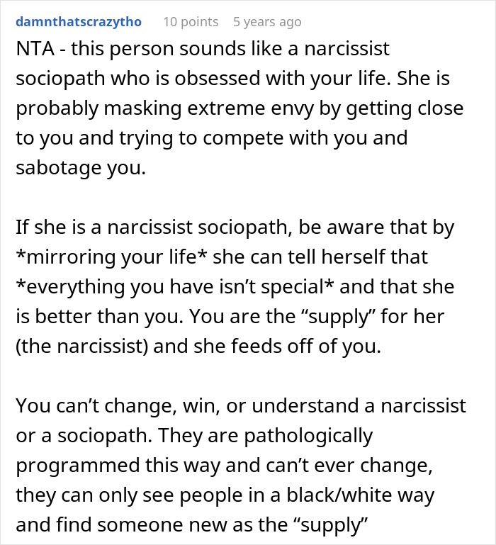 Woman Notices Her Friend Keeps Acting Stranger And Stranger, Finally Understands Why Woman Notices Her Friend Keeps Acting Stranger And Stranger, Finally Understands Why