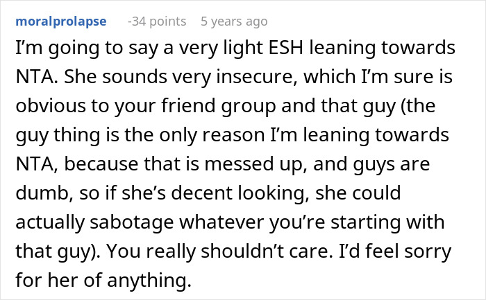 Woman Notices Her Friend Keeps Acting Stranger And Stranger, Finally Understands Why Woman Notices Her Friend Keeps Acting Stranger And Stranger, Finally Understands Why