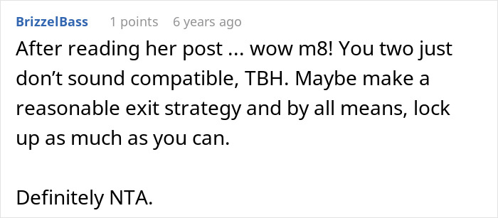 A screenshot of a Reddit comment suggesting an exit strategy when a woman moves into a guy's house and ignores boundaries.