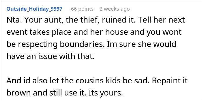 A screenshot of a comment about a family free table tradition and an aunt treating it like a free-for-all.