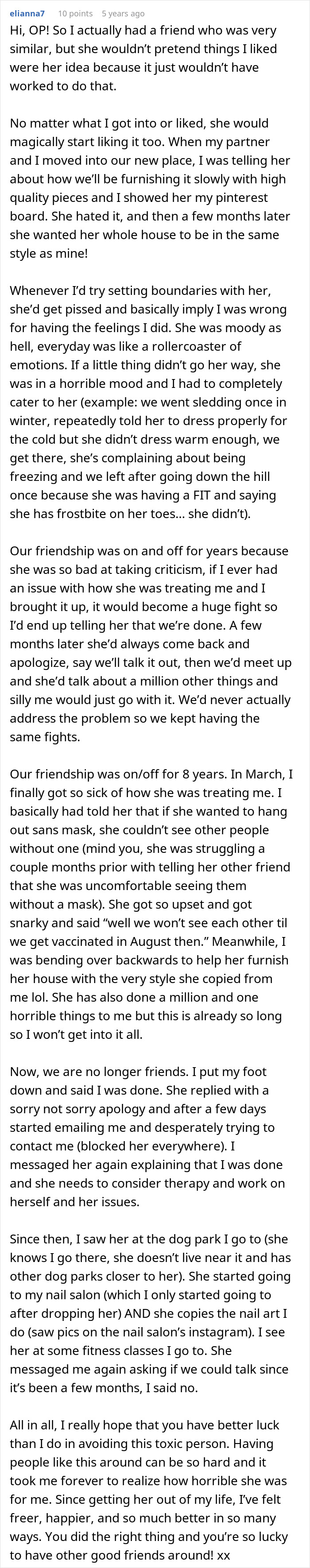Woman Notices Her Friend Keeps Acting Stranger And Stranger, Finally Understands Why Woman Notices Her Friend Keeps Acting Stranger And Stranger, Finally Understands Why
