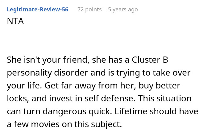 Woman Notices Her Friend Keeps Acting Stranger And Stranger, Finally Understands Why Woman Notices Her Friend Keeps Acting Stranger And Stranger, Finally Understands Why