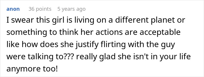 Woman Notices Her Friend Keeps Acting Stranger And Stranger, Finally Understands Why Woman Notices Her Friend Keeps Acting Stranger And Stranger, Finally Understands Why