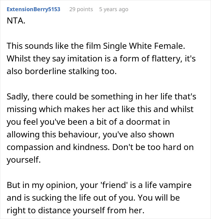 Woman Notices Her Friend Keeps Acting Stranger And Stranger, Finally Understands Why Woman Notices Her Friend Keeps Acting Stranger And Stranger, Finally Understands Why