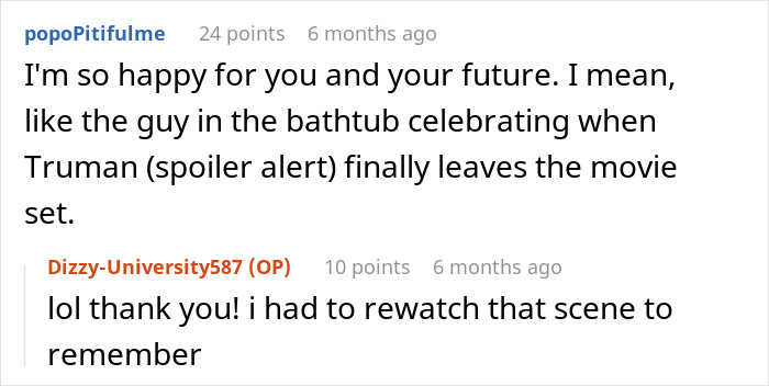 Screenshot of a comment about a woman seeing red flags after her laptop gets hidden, mentioning Truman Show. Screenshot of a comment about a woman seeing red flags after her laptop gets hidden, mentioning Truman Show.