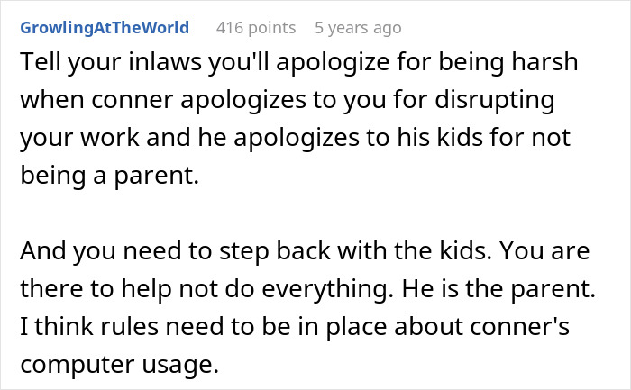A screenshot of a Reddit comment suggesting the grieving guy brother-in-law apologize for disrupting her WFH job. A screenshot of a Reddit comment suggesting the grieving guy brother-in-law apologize for disrupting her WFH job.