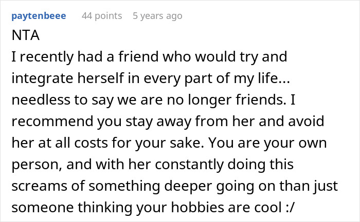 Woman Notices Her Friend Keeps Acting Stranger And Stranger, Finally Understands Why Woman Notices Her Friend Keeps Acting Stranger And Stranger, Finally Understands Why