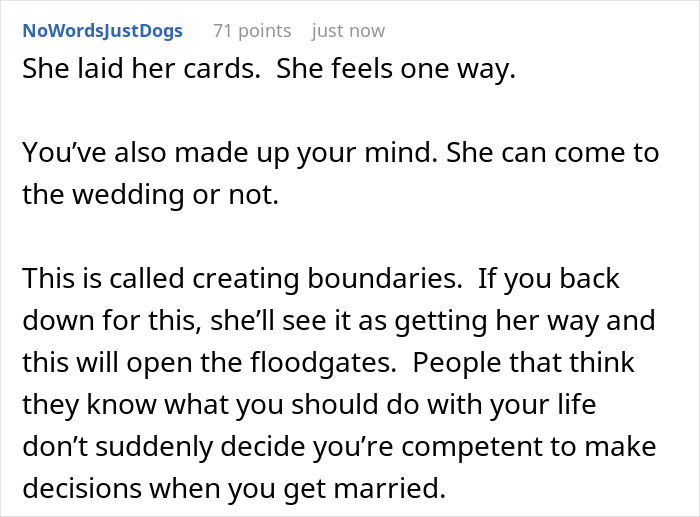 A screenshot of a comment advising a bride to set boundaries with her mother about walking her down the aisle.
