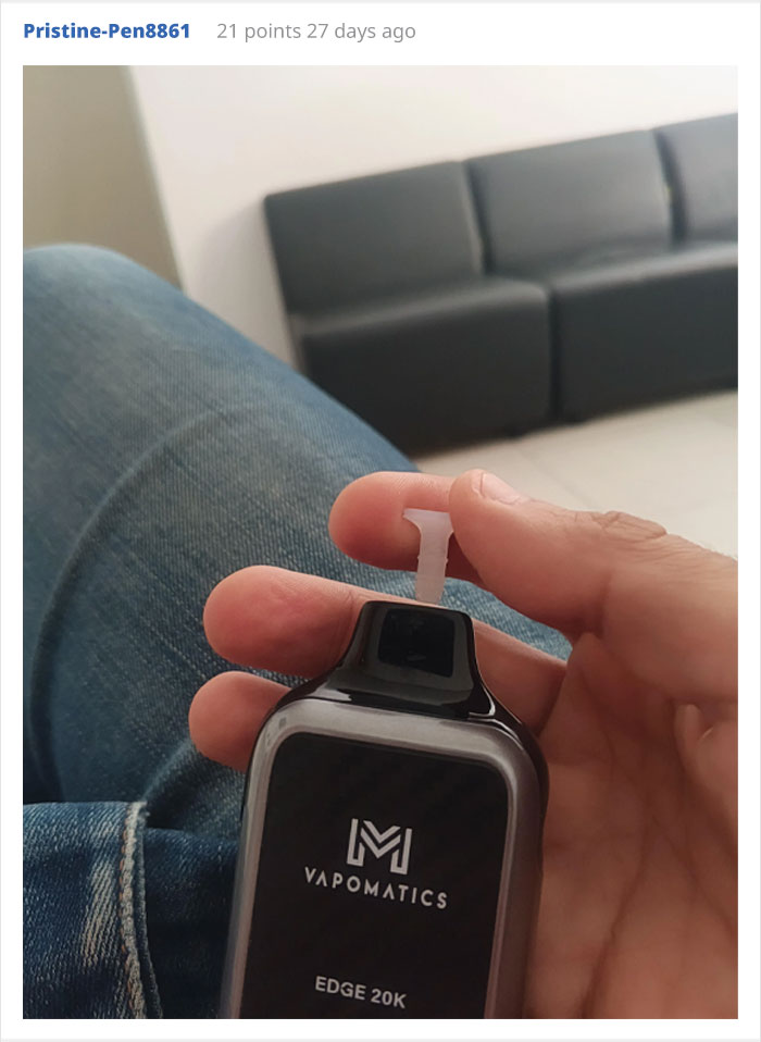 A parent holding a VAPOMATICS EDGE 20K vape, a weird object found in son's room.