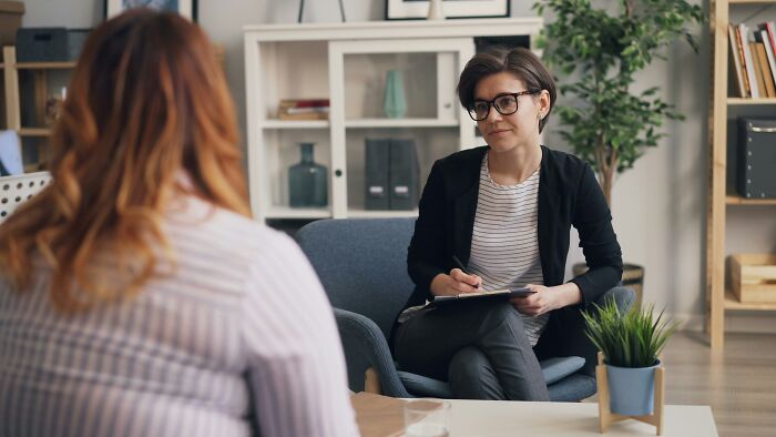 A therapist talking to a patient, illustrating insider knowledge of mental health industries.