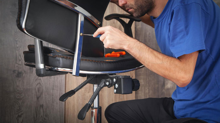 Worker Swaps Chairs Behind Colleague’s Back As His One Is Broken, Wants It Back After Getting Fixed Worker Swaps Chairs Behind Colleague’s Back As His One Is Broken, Wants It Back After Getting Fixed