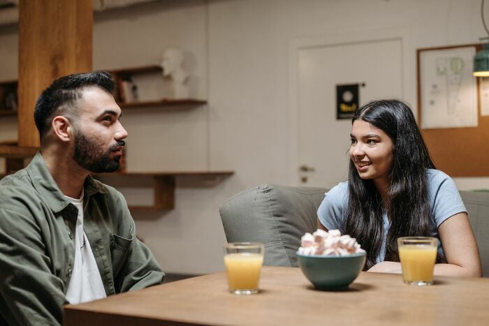 A man and a woman chatting, a typical scene when Americans asked Europeans questions that left them wondering.