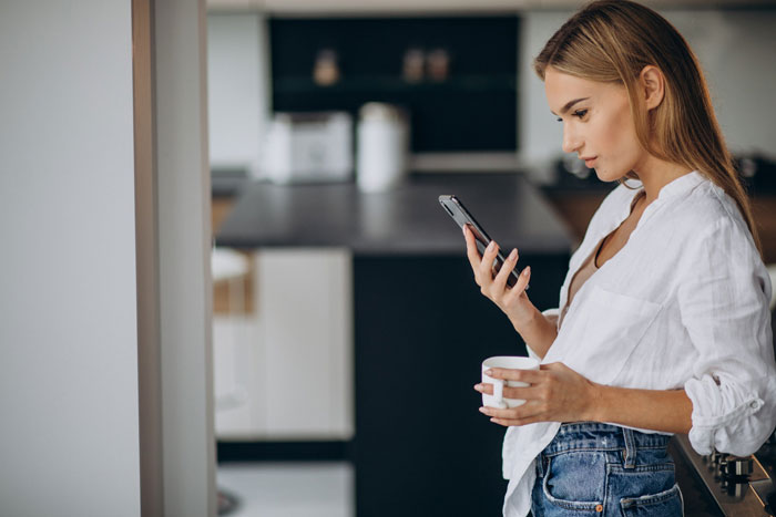 Guy Dumps 25YO GF Over Her Debt, Rediscovers His Feelings Once She Starts Thriving