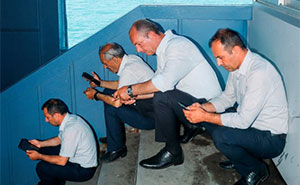This Photographer Captured 58 Street Moments So Perfectly Timed They Look Almost Staged
