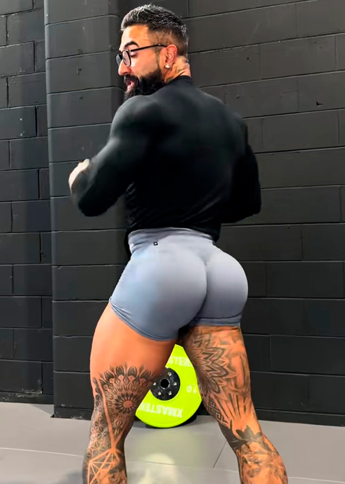Expert Reveals The Truth Behind Workout From Trainer Whose Jaw-Dropping Glutes Mesmerized Half The Internet Expert Reveals The Truth Behind Workout From Trainer Whose Jaw-Dropping Glutes Mesmerized Half The Internet
