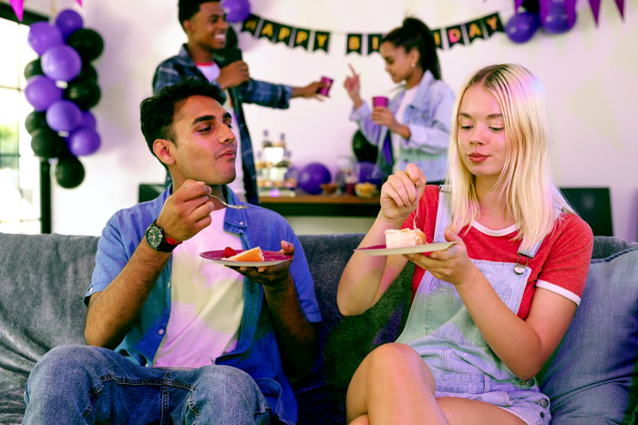 14YO Wants An All-Girls Birthday And Excludes Her Twin Brother, Mom Steps In And Cancels It 14YO Wants An All-Girls Birthday And Excludes Her Twin Brother, Mom Steps In And Cancels It