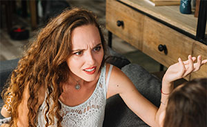 Woman Notices Her Friend Keeps Acting Stranger And Stranger, Finally Understands Why