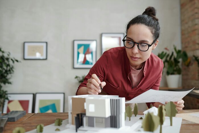 33 People Debate Whether Doing The Bare Minimum At Work Is Actually Fair