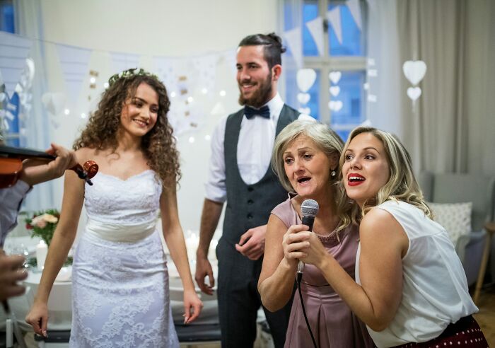 46 Awful Wedding Moments That Guests Can’t Believe Actually Happened