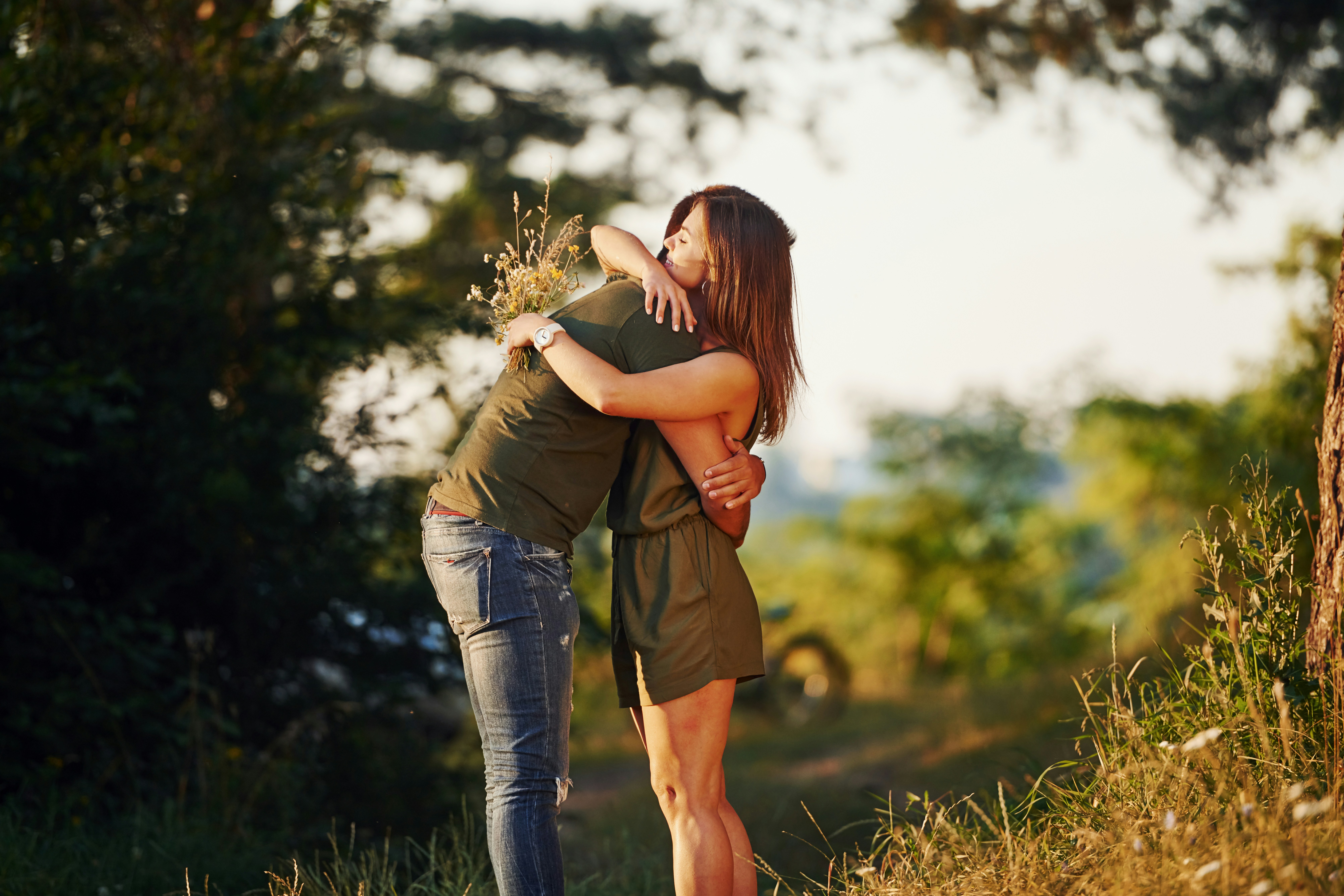 A woman is seen hugging her boyfriend, who keeps forgetting about her allergy, wondering how many reminders he needs. A woman is seen hugging her boyfriend, who keeps forgetting about her allergy, wondering how many reminders he needs.