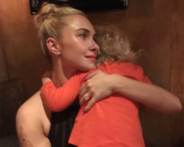 Hayden Panettiere lovingly embracing her daughter, a poignant image following the tragic passing event. Hayden Panettiere lovingly embracing her daughter, a poignant image following the tragic passing event.