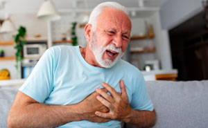 Cardiac Surgeon Has A Heart Attack After Ignoring Red Flags, Reveals The Signs People Shouldn’t Neglect