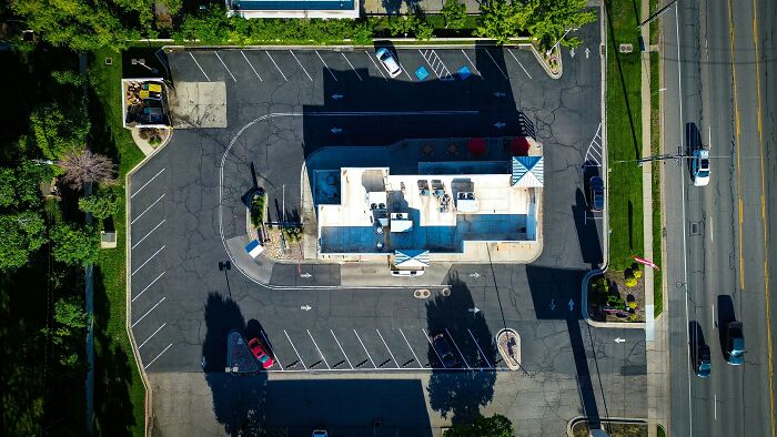 42 Awkward Situations And Wild Drive-Through Stories As Customers Don’t Know Employees Can Hear Them