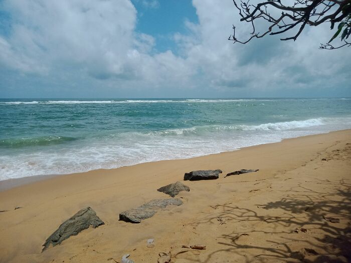 A beautiful beach scene, a common location for American tourists to have funny encounters.