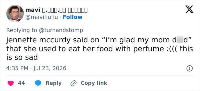 A tweet about extreme food habits, mentioning a celebrity confession and a doctor intervention. A tweet about extreme food habits, mentioning a celebrity confession and a doctor intervention.