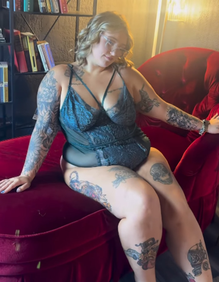 Honey Boo Boo star Pumpkin posing on a red velvet chaise lounge, revealing her adult platform income.