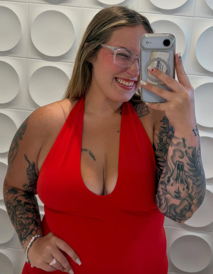 Honey Boo Boo star Pumpkin smiling and taking a selfie, wearing a red top.