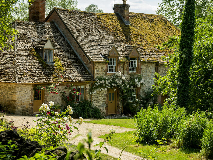 An old, moss-covered cottage with climbing roses, associated with Meghan Markle and Prince Harry's UK return. An old, moss-covered cottage with climbing roses, associated with Meghan Markle and Prince Harry's UK return.