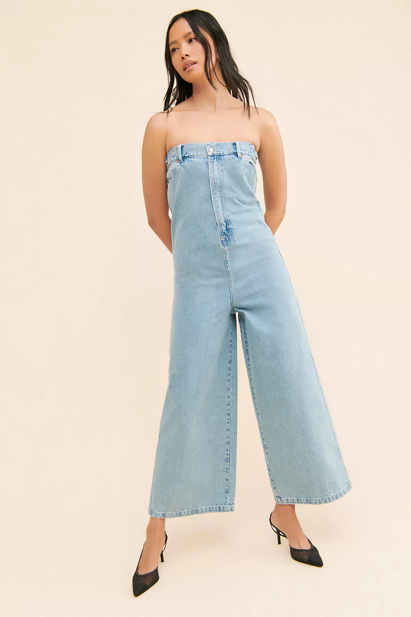 12M People Are Losing It Over This Woman’s Demonstration Of Ridiculous Denim Jumpsuit 12M People Are Losing It Over This Woman’s Demonstration Of Ridiculous Denim Jumpsuit